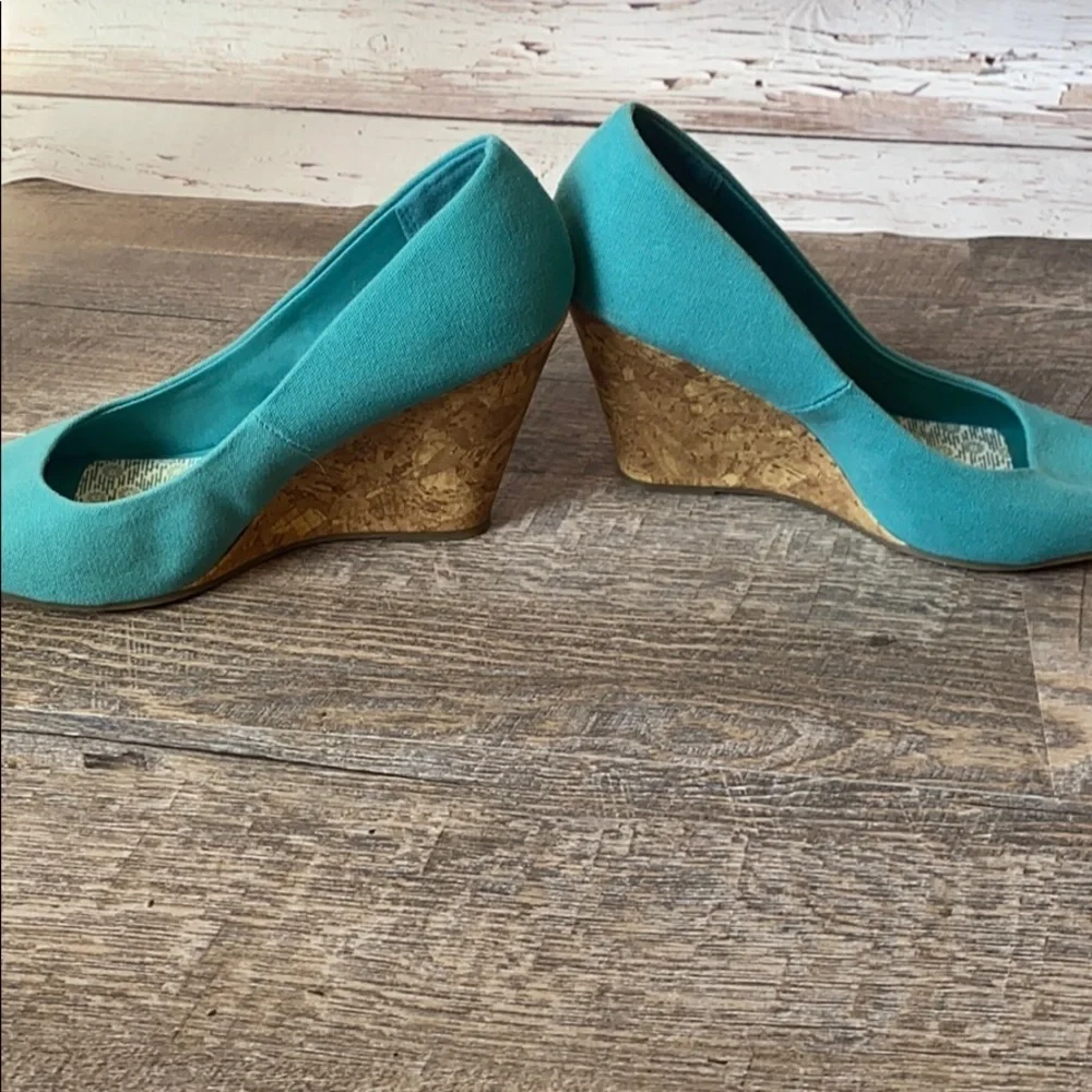 NWOT American Eagle Teal Wedge 10W Peeptoe